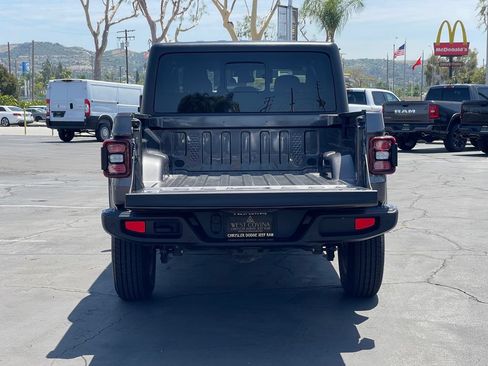 Used 2024 Jeep Gladiator Sport AWD/4WD image 9