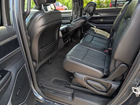 Used 2024 Jeep Wagoneer Series II w/ Flexible Seating Group AWD/4WD image 18