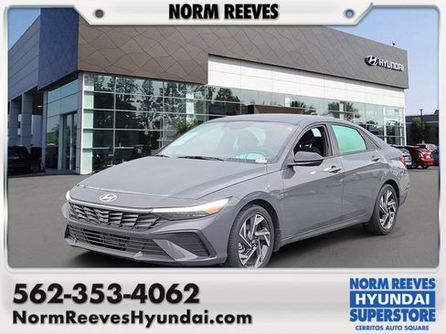 Certified 2025 Hyundai Elantra SEL image 1