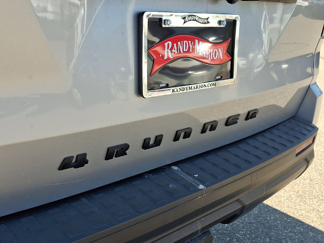 Used 2025 Toyota 4Runner SR5 AWD/4WD image 30