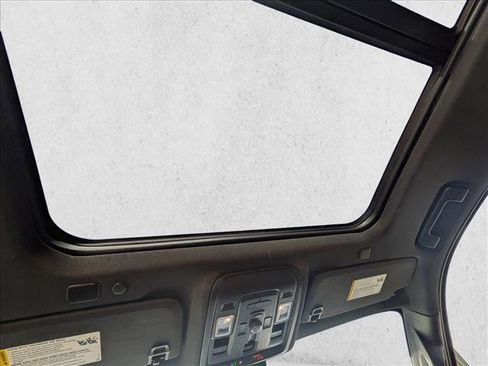 Used 2023 Chevrolet Tahoe Premier AWD/4WD image 17