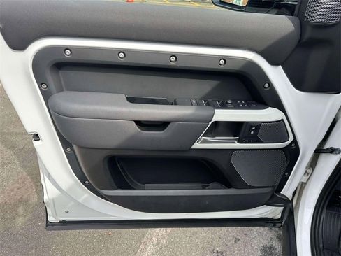 Used 2021 Land Rover Defender 110 X-Dynamic SE image 17