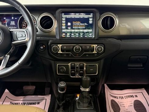 Used 2022 Jeep Wrangler Unlimited Sahara w/ LED Lighting Group AWD/4WD image 27