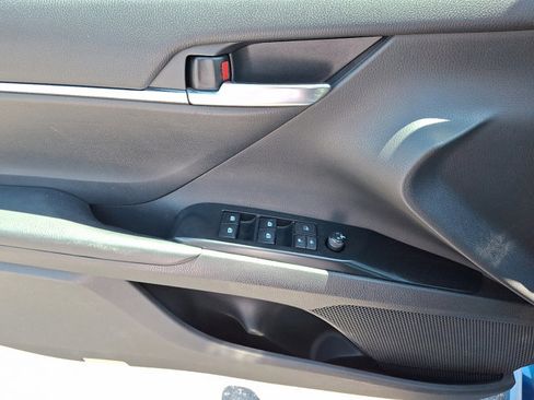 Used 2018 Toyota Camry SE w/ Convenience Package FWD image 12
