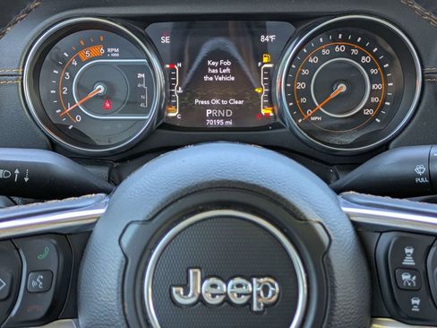 Used 2022 Jeep Gladiator Overland AWD/4WD image 15
