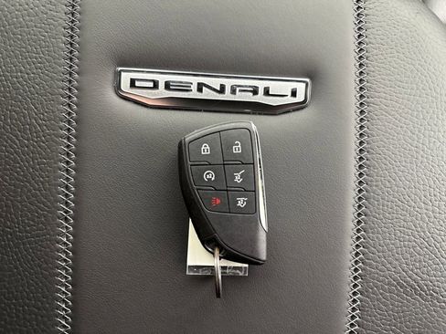 Used 2025 GMC Yukon Denali AWD/4WD image 38