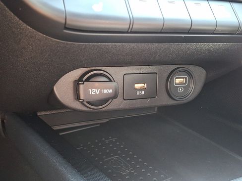 Used 2022 Hyundai Elantra Limited w/ Preferred Accessory Package FWD image 25