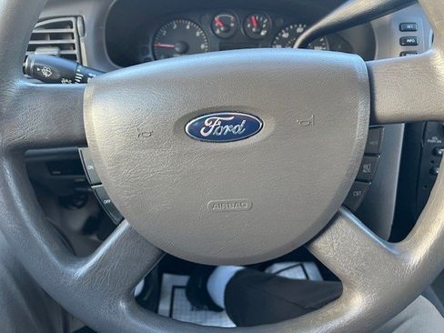 Used 2007 Ford Taurus SE FWD image 5