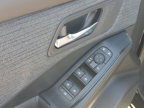 Certified 2023 Nissan Rogue SV FWD image 24