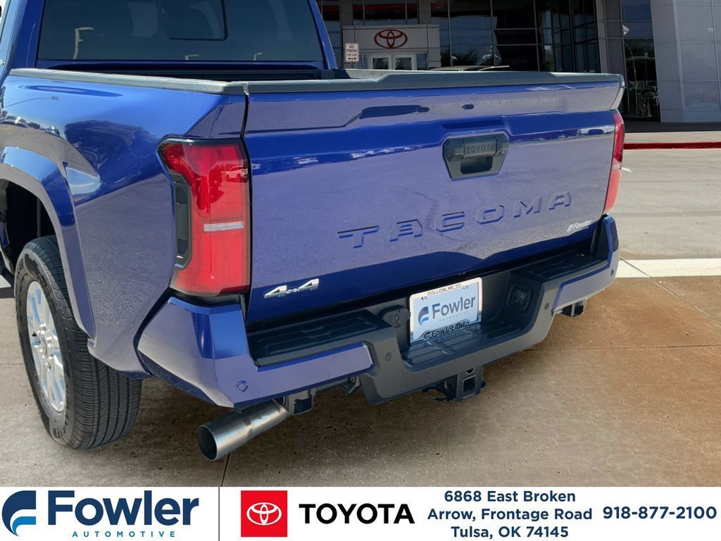 Certified 2025 Toyota Tacoma SR5 w/ SR5 Upgrade Package AWD/4WD image 9