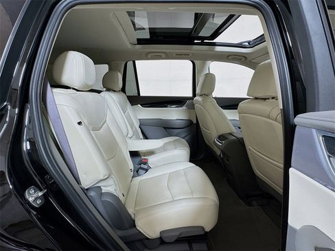 Certified 2025 Cadillac XT6 Premium Luxury image 27