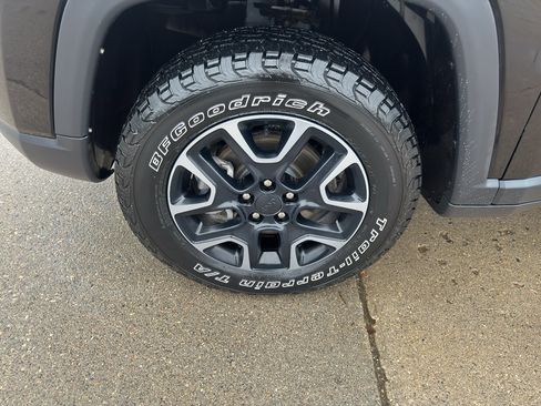 Used 2018 Jeep Compass Trailhawk w/ Cold Weather Group AWD/4WD image 11