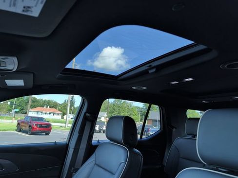 Used 2023 Chevrolet Traverse Premier w/ LPO, Floor Liner Package FWD image 4