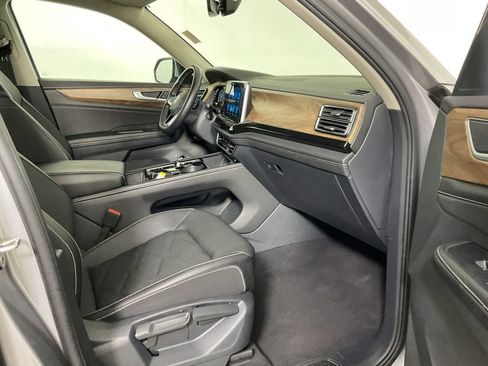 Used 2025 Volkswagen Atlas SE AWD/4WD image 26