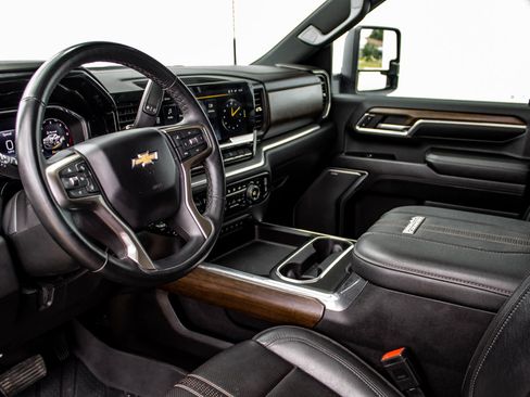 Used 2024 Chevrolet Silverado 2500 High Country w/ High Country Premium Package AWD/4WD image 23