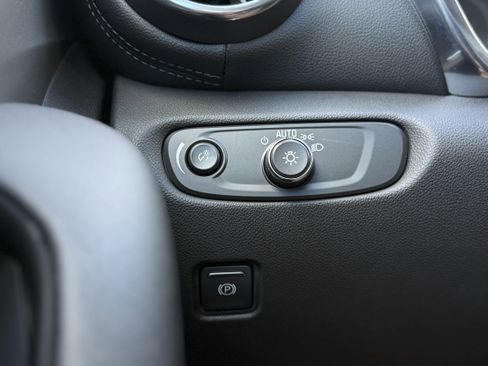 Used 2021 Chevrolet Blazer LT image 23