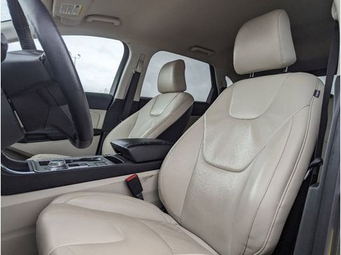 Used 2022 Ford Edge Titanium image 9