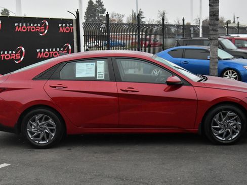 Used 2024 Hyundai Elantra SEL image 9