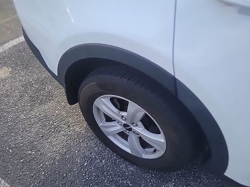 Used 2022 Kia Sorento LX image 13