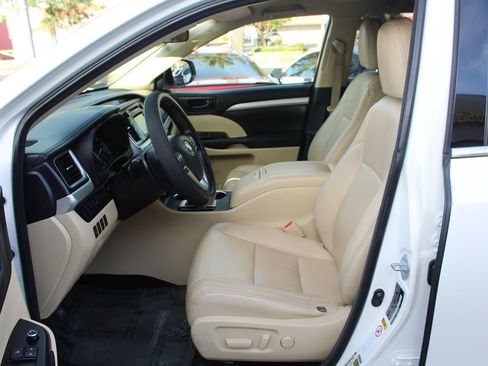 Used 2015 Toyota Highlander Plus AWD/4WD image 20