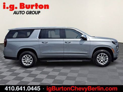 Certified 2025 Chevrolet Suburban LT AWD/4WD image 7