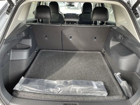 New 2026 Volkswagen Tiguan SE FWD image 9