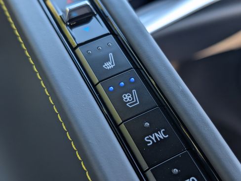 Used 2023 Chevrolet Corvette Stingray Premium Cpe w/ Z51 Performance Package image 4