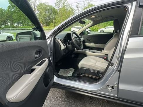 Used 2019 Honda HR-V LX image 24