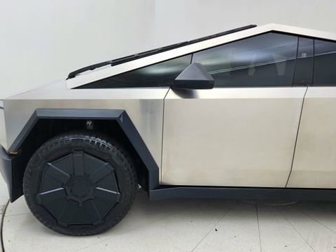 Used 2024 Tesla Cybertruck AWD Crew Cab image 9
