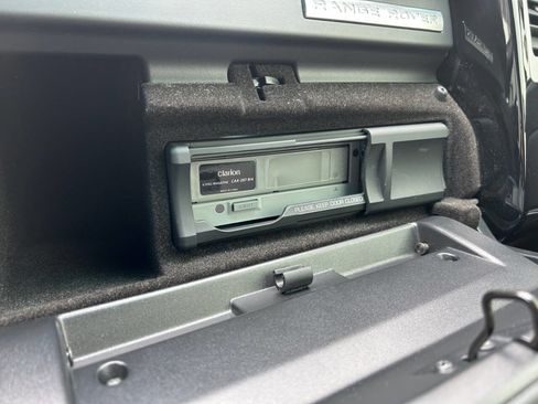 Used 2011 Land Rover Range Rover HSE LUX image 25