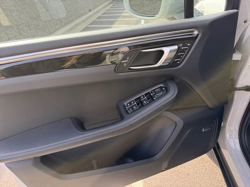 Certified 2025 Porsche Macan image 21