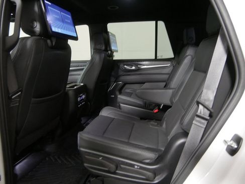Used 2024 GMC Yukon Denali w/ Advanced Technology Package AWD/4WD image 18