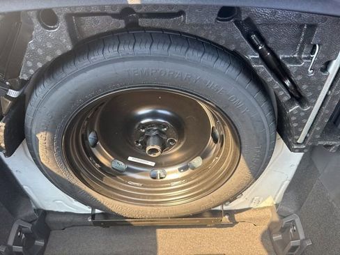 Used 2022 Volkswagen Tiguan SE image 22