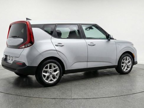 Used 2025 Kia Soul LX w/ LX Technology Package FWD image 9