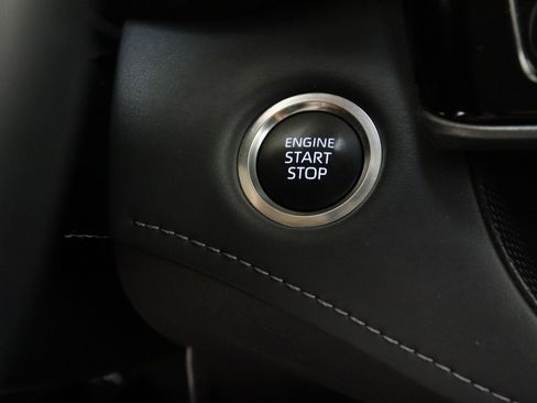 Used 2025 Toyota Highlander LE FWD image 18