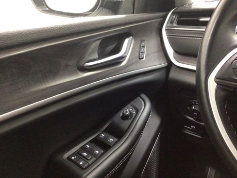 Used 2022 Jeep Grand Cherokee L Limited AWD/4WD image 17