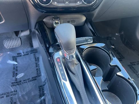 Used 2025 Chevrolet Trax LT w/ LT Convenience Package image 41