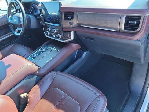 Used 2024 Ford Expedition Limited image 21