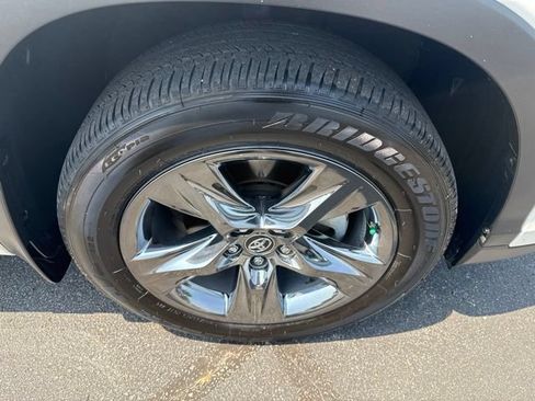 Used 2018 Toyota Highlander Limited Platinum AWD/4WD image 13