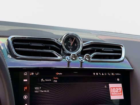 Used 2022 Bentley Bentayga image 48