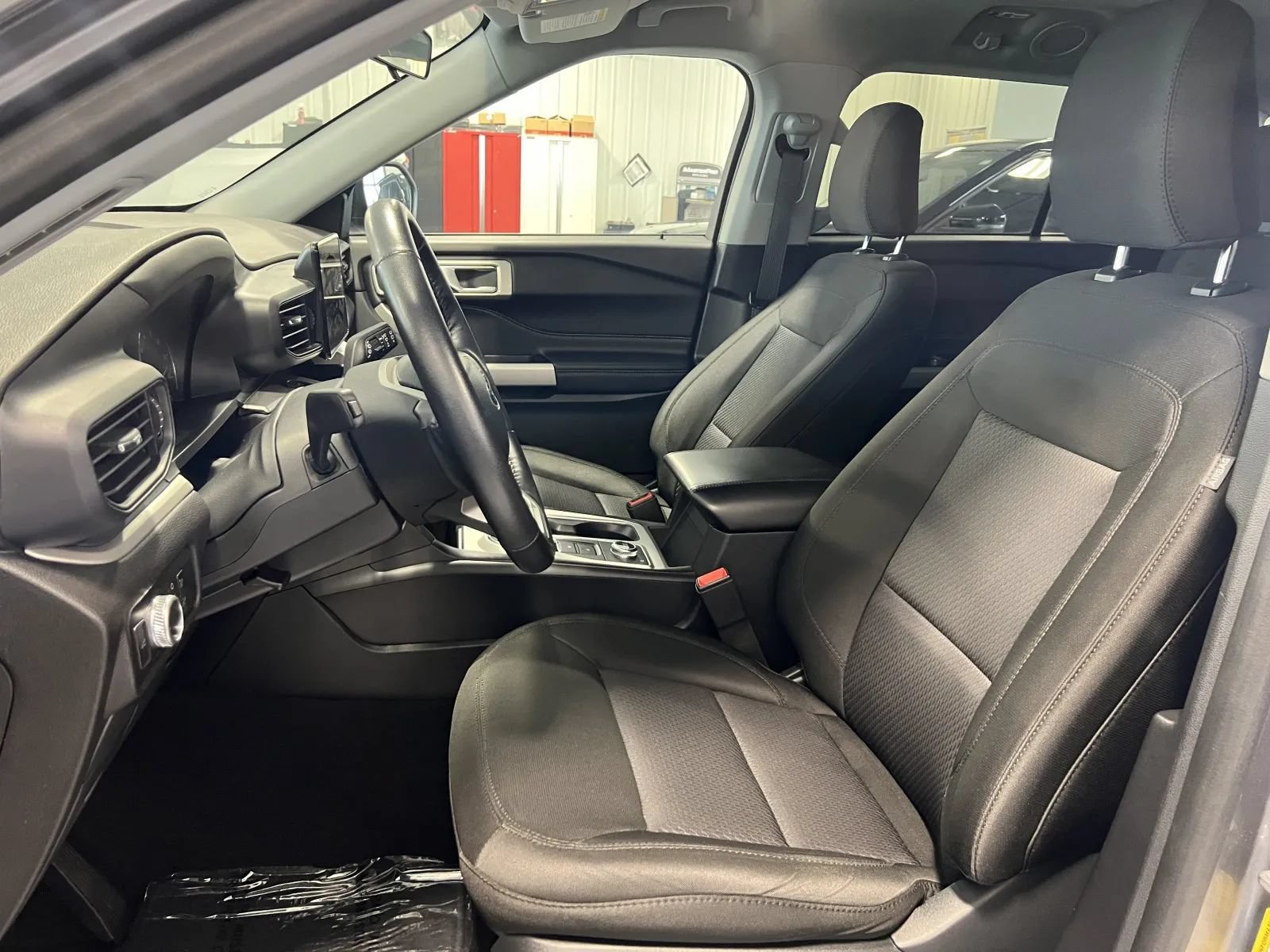 Used 2022 Ford Explorer XLT AWD/4WD image 28