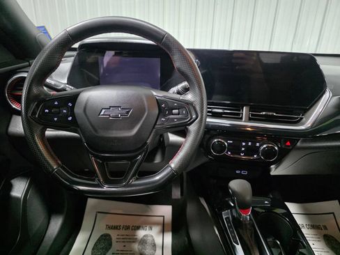 Used 2024 Chevrolet Trax RS w/ Sunroof Package FWD image 8