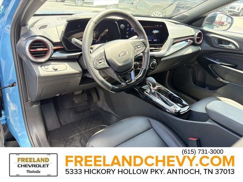 Used 2025 Chevrolet Trax RS w/ Sunroof Package FWD image 25