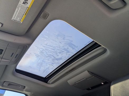 Used 2020 Chevrolet Suburban LT image 24