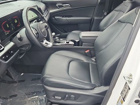 Used 2023 Kia Sportage EX image 11