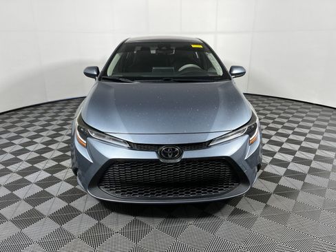 Used 2020 Toyota Corolla LE FWD image 2