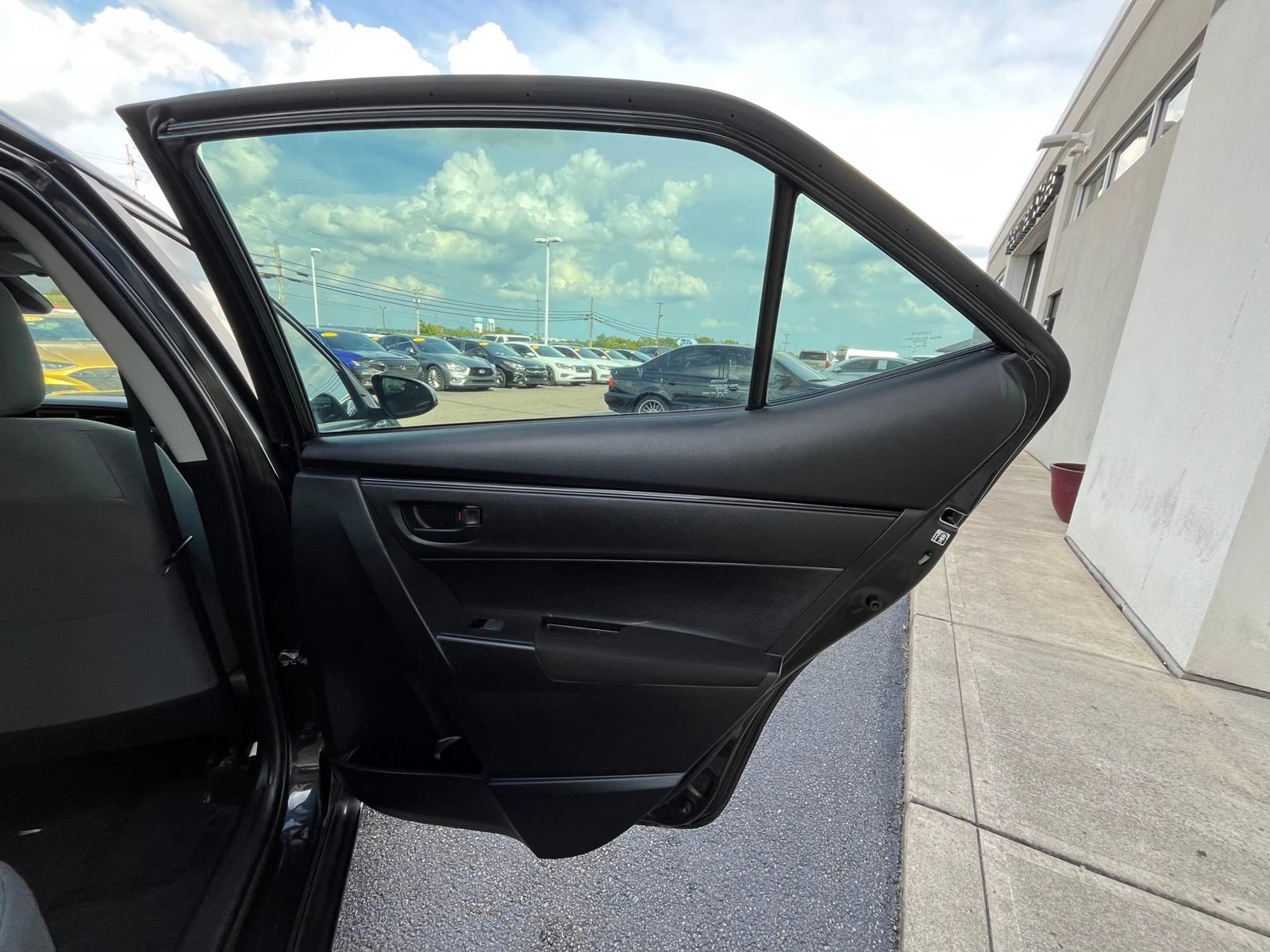 Used 2019 Toyota Corolla L FWD image 38