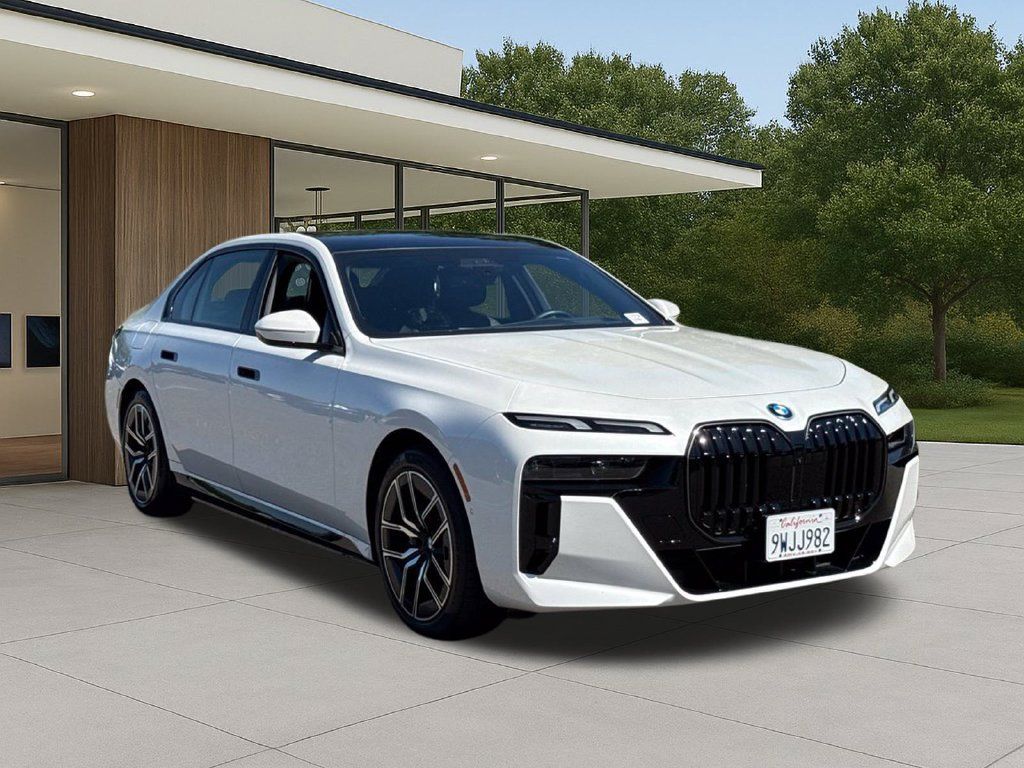 Used 2026 BMW 750e xDrive AWD/4WD image 6