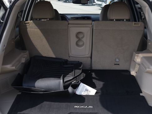 Used 2018 Nissan Rogue SL w/ Premium Package image 17