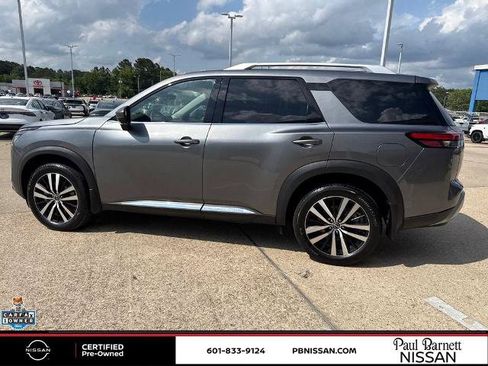 Certified 2025 Nissan Pathfinder Platinum w/ Cargo Package FWD image 17